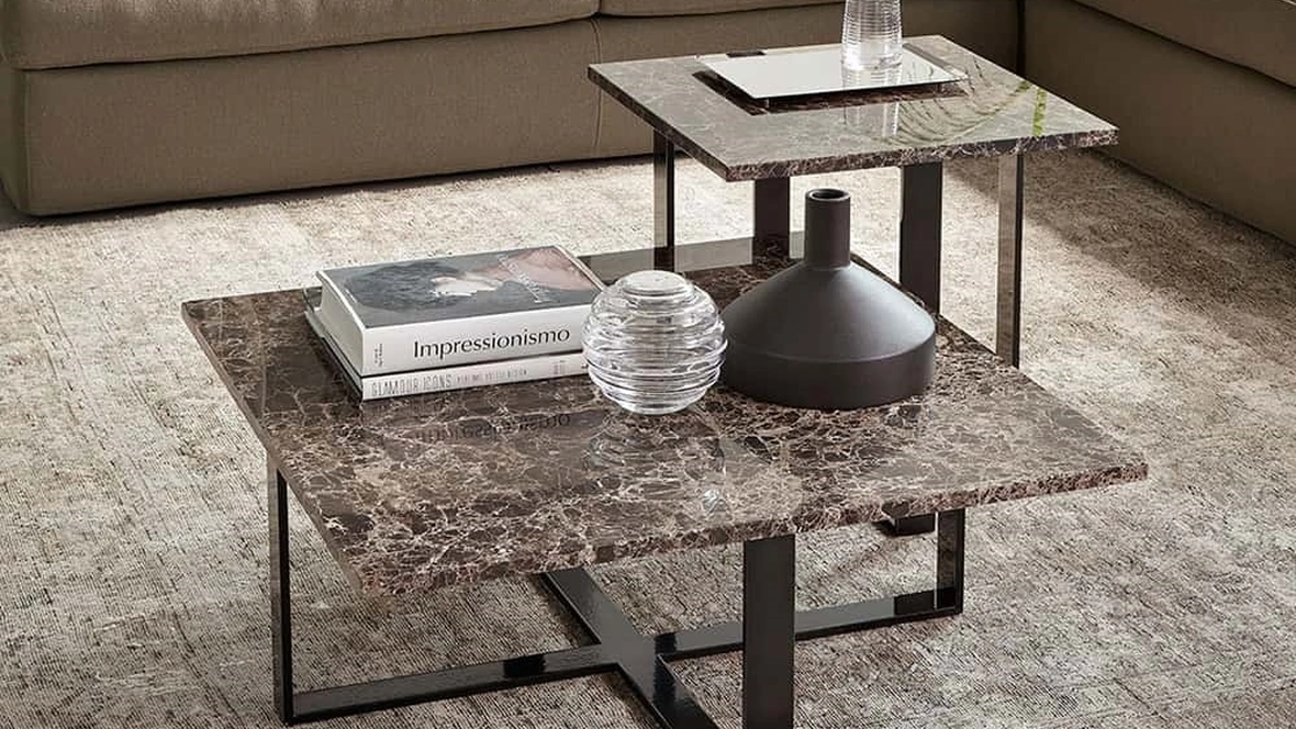 Tavolino Heathrow con top in marmo di Rosini Divani
