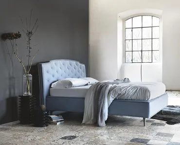 Letto in tessuto imbottito Frank di Noctis