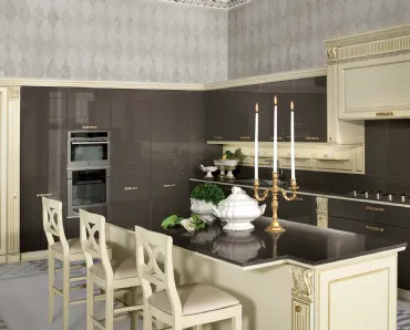 Cucina Classica con isola Mirabeau di Veneta Cucine