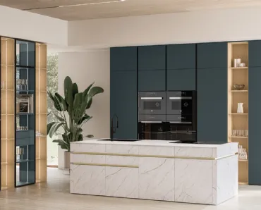 Cucina Moderna in laccato con isola in ceramica Iconica 06 di Veneta Cucine
