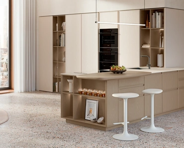 Cucina Moderna con penisola Sakura 19 in Frassino laccato Marrone e Crema di Veneta Cucine