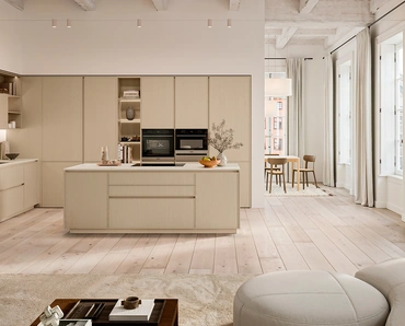 Cucina Moderna con isola Sakura 04 in Frassino laccato Beige di Veneta Cucine